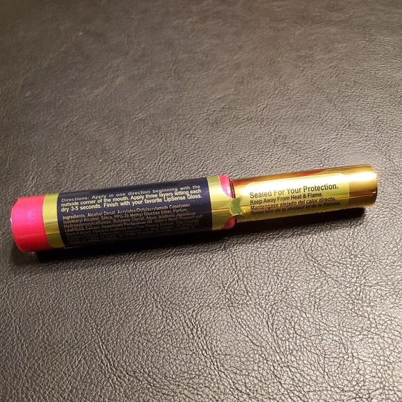 Lip gloss - Picture 2 of 3